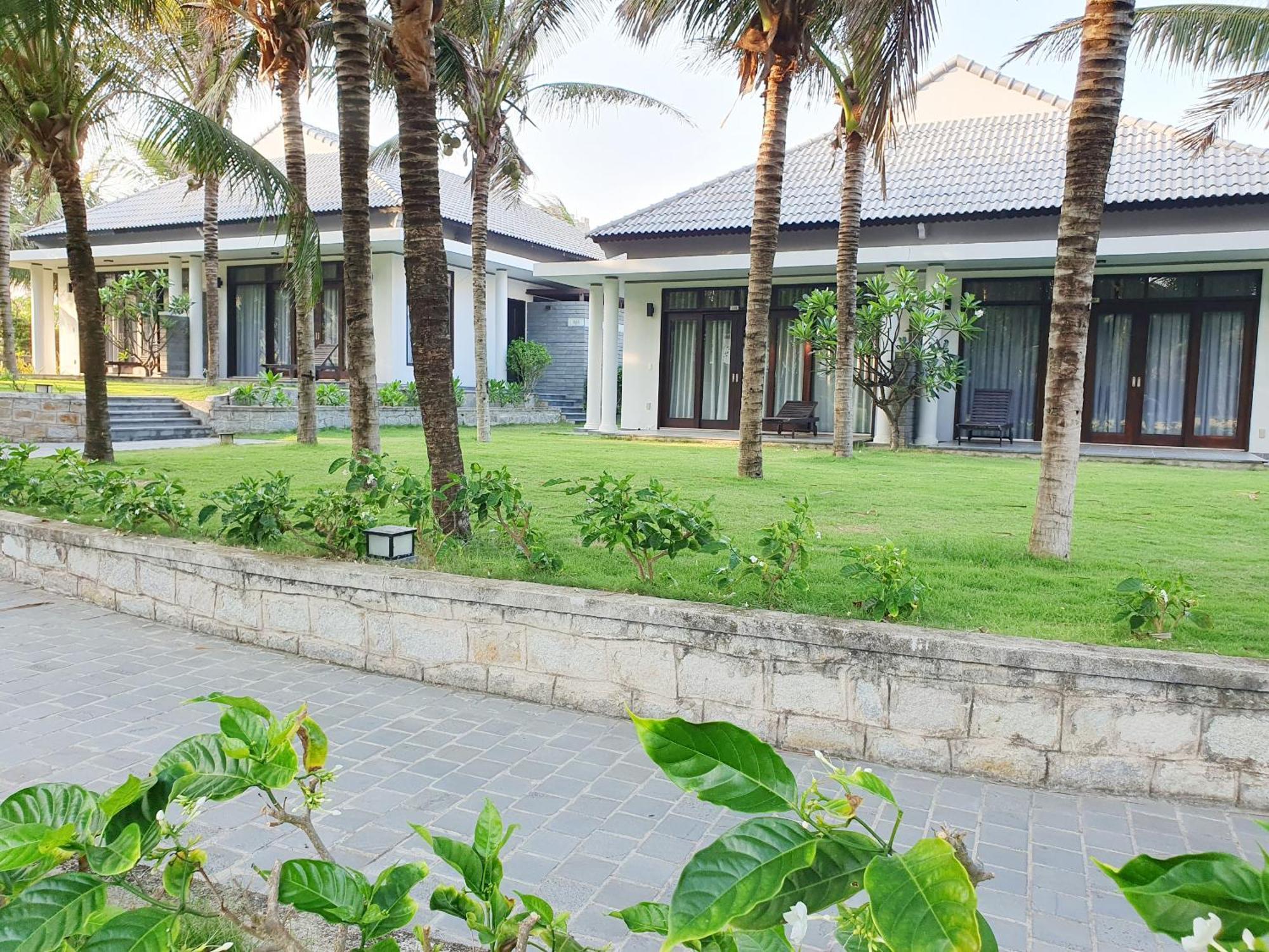 Starlight Villa Beach Resort & Spa Phan Thiet Exteriör bild